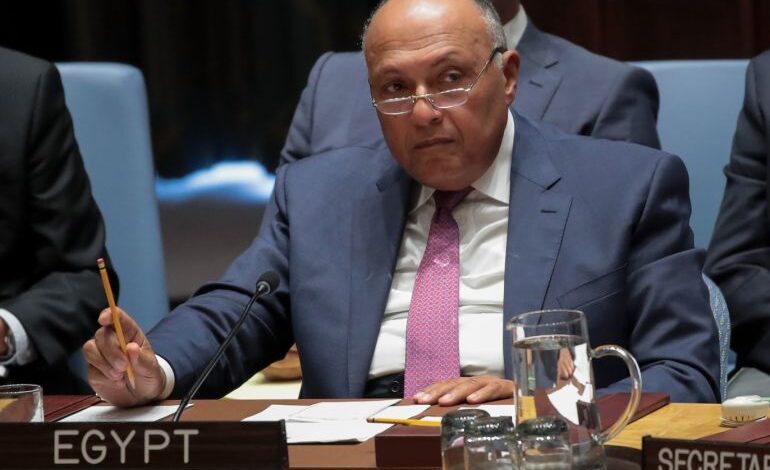 نيويورك، نيويورك – 21 سبتمبر: وزير الخارجية المصري سامح شكري يراقب اجتماع مجلس الأمن التابع للأمم المتحدة بشأن منع الانتشار النووي خلال انعقاد الجمعية العامة للأمم المتحدة في 21 سبتمبر 2017 في مقر الأمم المتحدة في مدينة نيويورك. وتشمل القضايا الأكثر إلحاحا التي تواجه الكونجرس هذا العام طموحات كوريا الشمالية النووية، والعنف ضد أقلية الروهينجا المسلمة في ميانمار، والنقاش حول تغير المناخ. Drew Angerer/Getty Images/AFP == الصحف والإنترنت وشركات النقل والتلفزيون فقط ==
