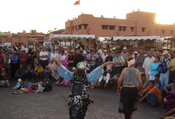 الفن الدائري تراث شعبي لكنه بدأ يفقد جمهوره في المغرب (الجزيرة)