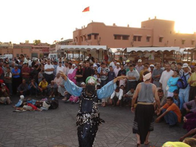 الفن الدائري تراث شعبي لكنه بدأ يفقد جمهوره في المغرب (الجزيرة)