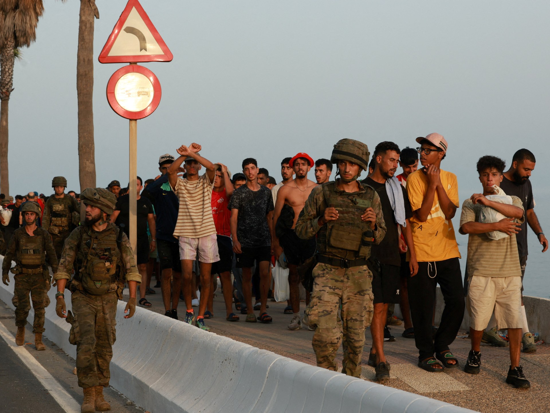الهجرة الجماعية الكبرى إلى سبتة التي صدمت المغرب وإسبانيا