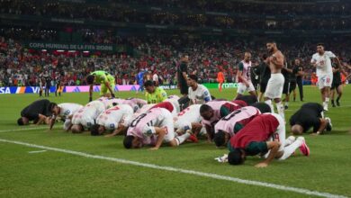 المغاربة يحتفلون بالفوز خلال مباراة دور الـ 32 لكأس العالم لكرة القدم بين هولندا والمغرب في غوادالوبي، بالقرب من مونتيري، المكسيك، الاثنين، 29 يونيو، 2026. (AP Photo/Dolores Ochoa)