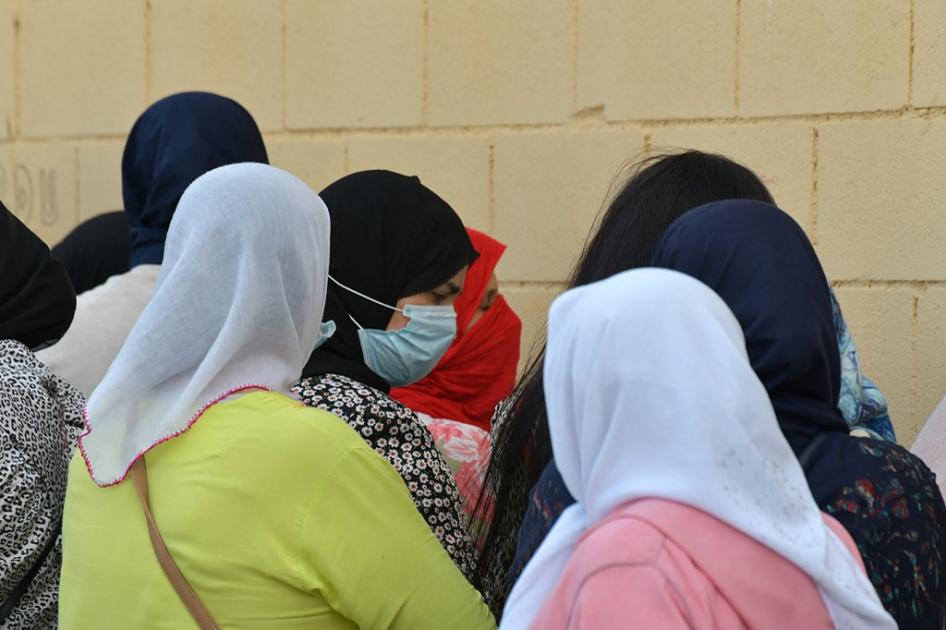 لماذا أصبح الطريق إلى العمل بالنسبة للمرأة المغربية طريقا ينطوي على "الاستغلال"؟