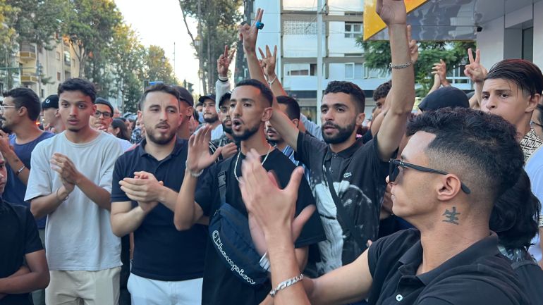 وبعد مقتل أشخاص، اضطرت السلطات إلى السماح بتنظيم الاحتجاجات بشكل سلمي