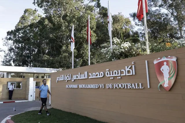 صورة لمدخل أكاديمية محمد السادس لكرة القدم بسلا 