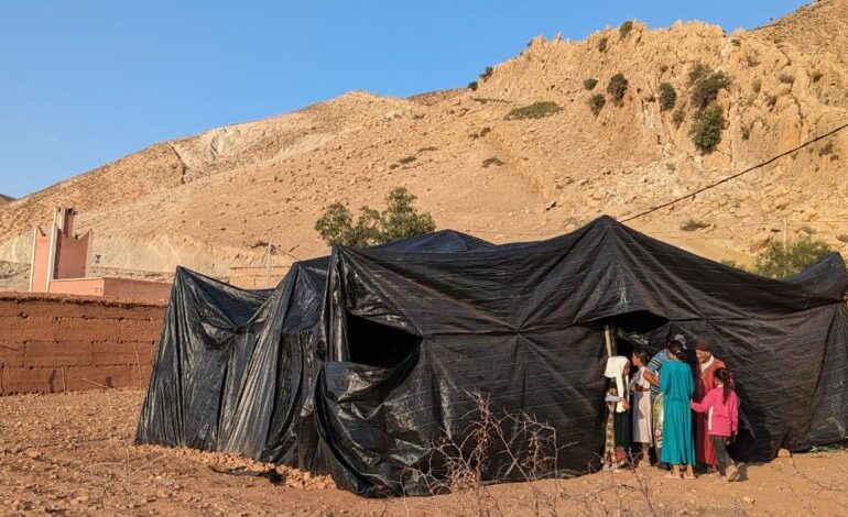 وكانت الخيام البلاستيكية حلاً مؤقتًا لإجلاء المتضررين من الزلزال في المنطقة "مجموعة اكومان وزاكيتا" تقع في محافظة الحوز