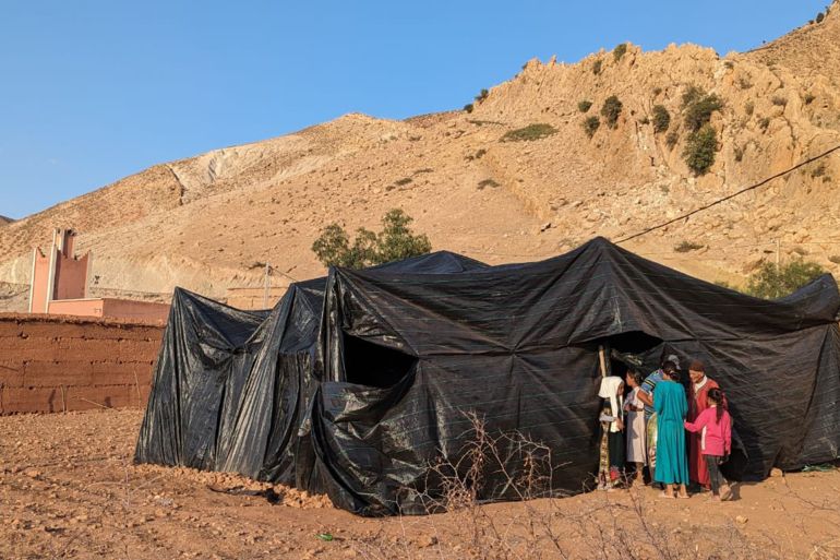 وكانت الخيام البلاستيكية حلاً مؤقتًا لإجلاء المتضررين من الزلزال في المنطقة "مجموعة اكومان وزاكيتا" تقع في محافظة الحوز