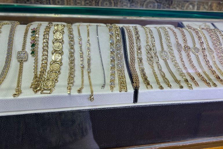 يتم تقديم سلاسل الفولاذ المقاوم للصدأ كبديل للذهب