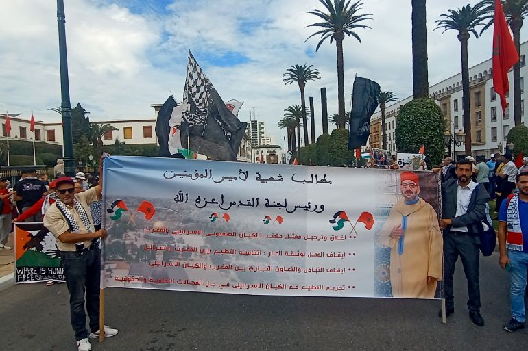 / مغاربة يطالبون الملك بالتخلي عن اتفاق التطبيع مع تل أبيب / مصدر الصورة الجزيرة نت