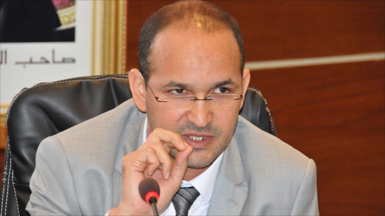 ويعتقد أستاذ القانون الدستوري عبد الحفيظ اليونسي أنه رغم أن الملاحقات القضائية قد تعزز صورة أجهزة إنفاذ القانون، إلا أنها ستضعف صورة السياسيين.