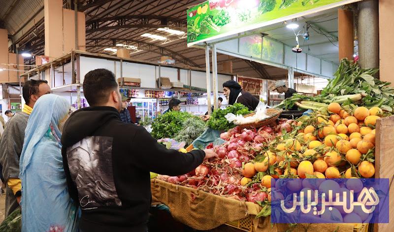 وحتى لو انخفض التضخم، فإن الأسعار لا تنخفض. خبراء يوضحون سبب استمرار ارتفاع الأسعار في المغرب